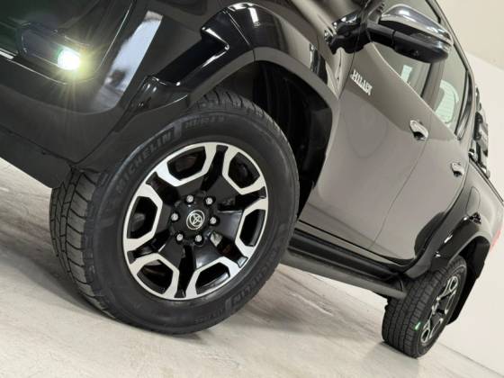 TOYOTA HILUX 2.8 D-4D TURBO DIESEL CD SRX PLUS 4X4 AUTOMÁTICO
